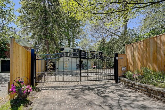 321 Lawrence Avenue E, Toronto C12