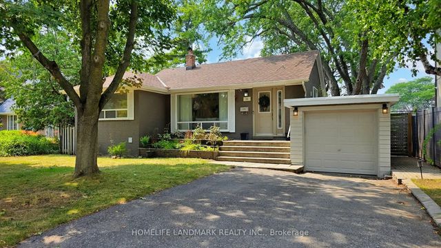 30 Paperbirch Drive, Toronto C13