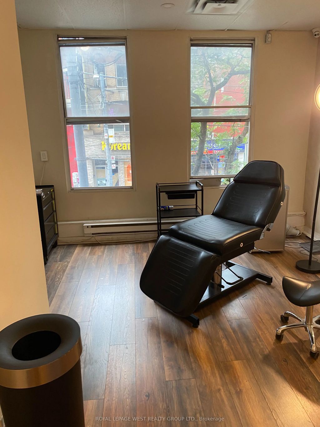 265 Queen Street W 2nd Floor, Toronto C01