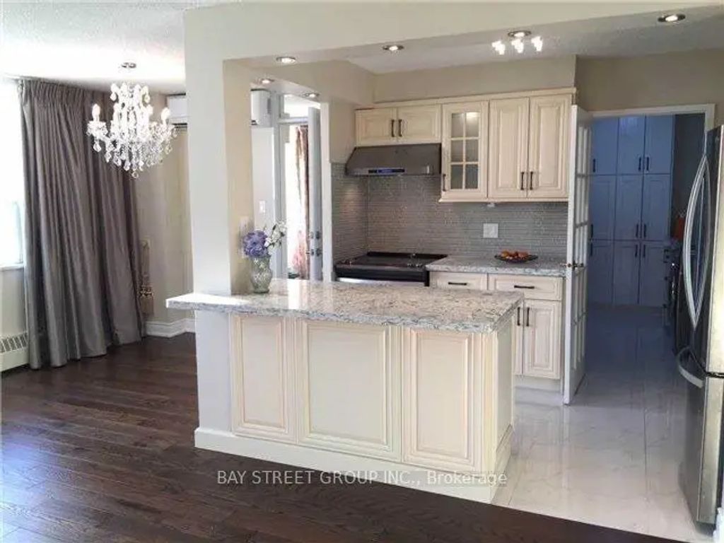 5 Parkway Forest Drive 1210, Toronto C15