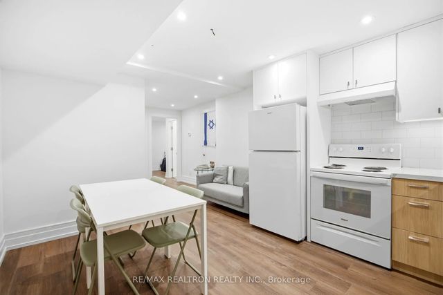 220 Hillhurst Boulevard 2, Toronto C04