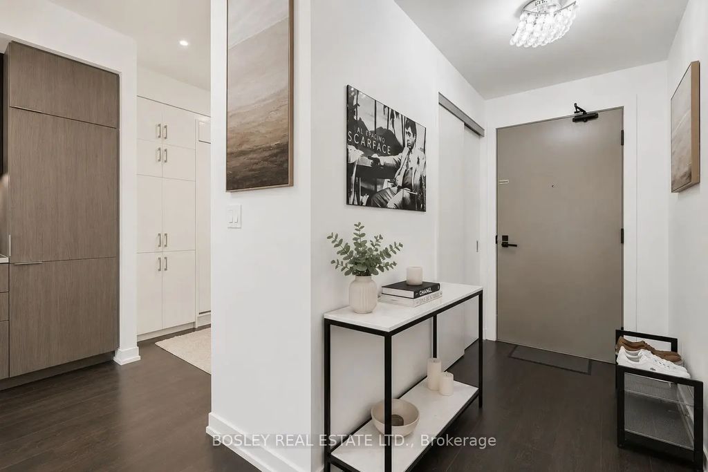 223 St Clair Avenue 209, Toronto C02