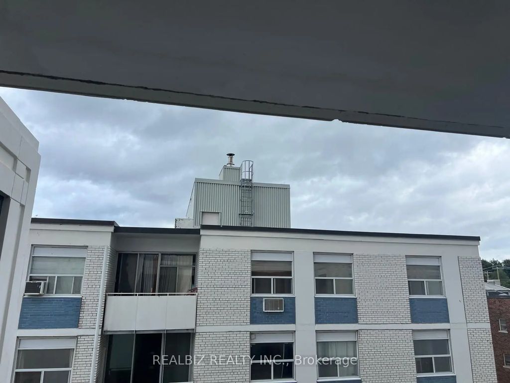 91 Montclair Avenue 823, Toronto C03