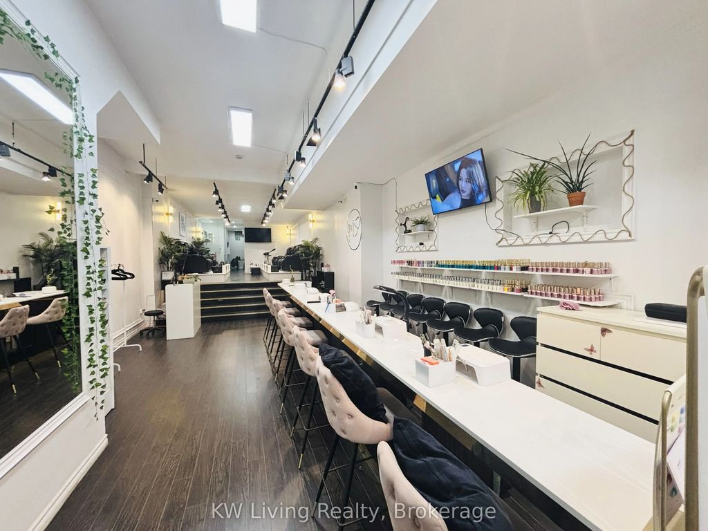 680 Queen Street W, Toronto C01