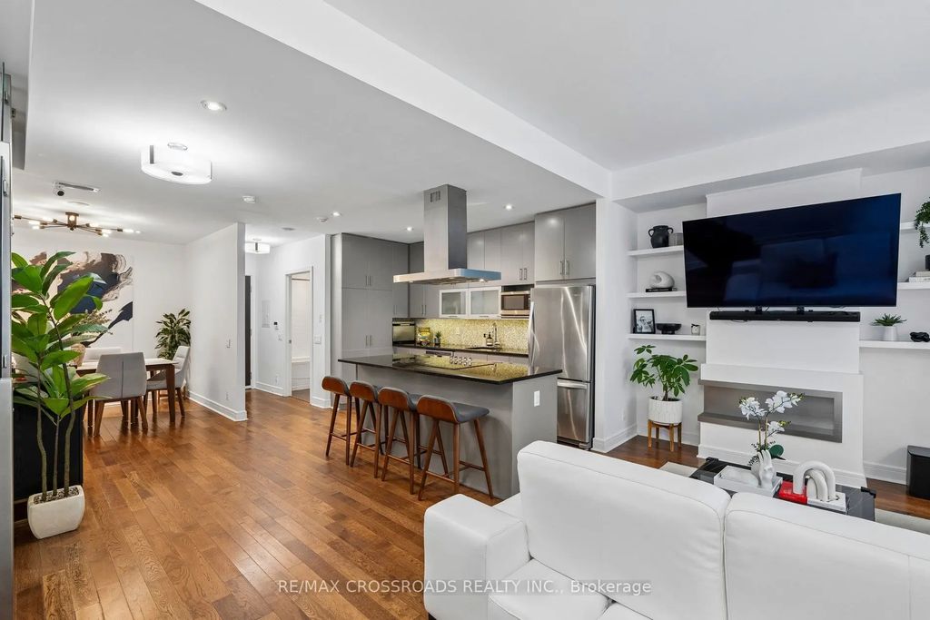 116 George Street 107, Toronto C08