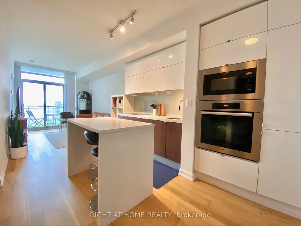 21 Iceboat Terrace 4011, Toronto C01