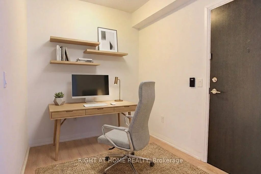 55 Ann O'reilly Road 1702, Toronto C15