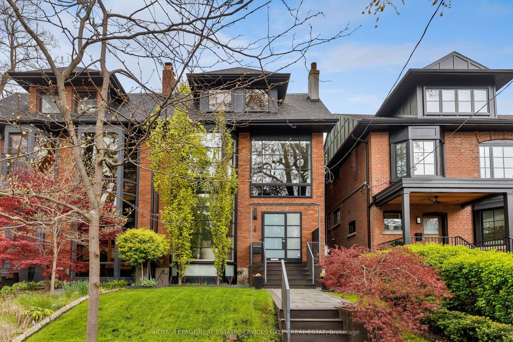 28 Roxborough Street W, Toronto C02