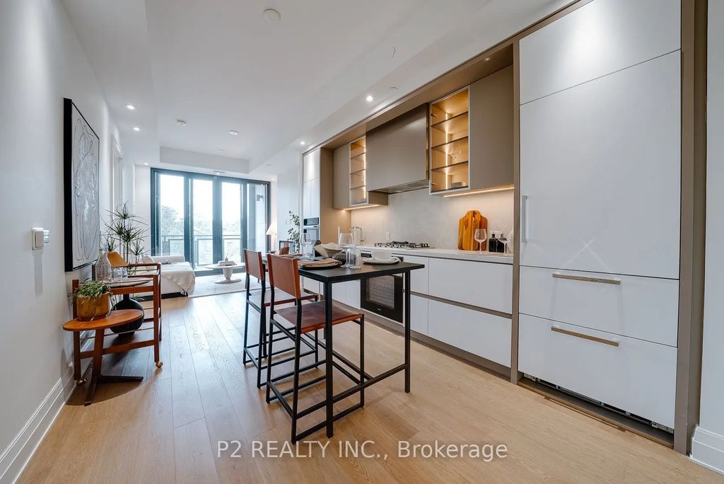 2 Forest Hill Road 409, Toronto C02