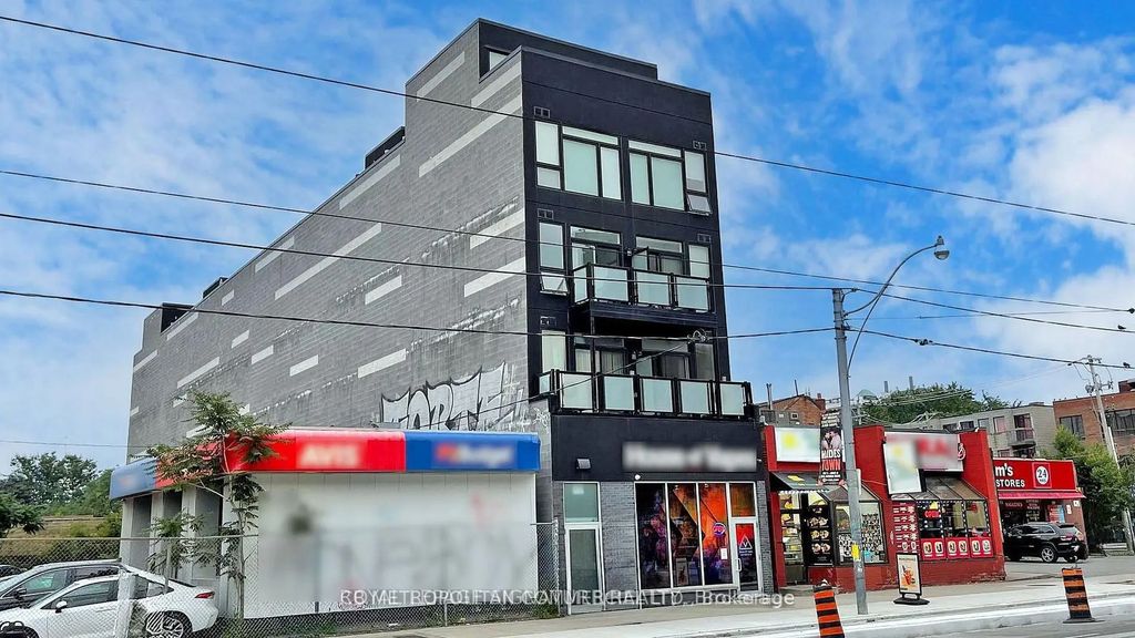 335 College Street 402, Toronto C01
