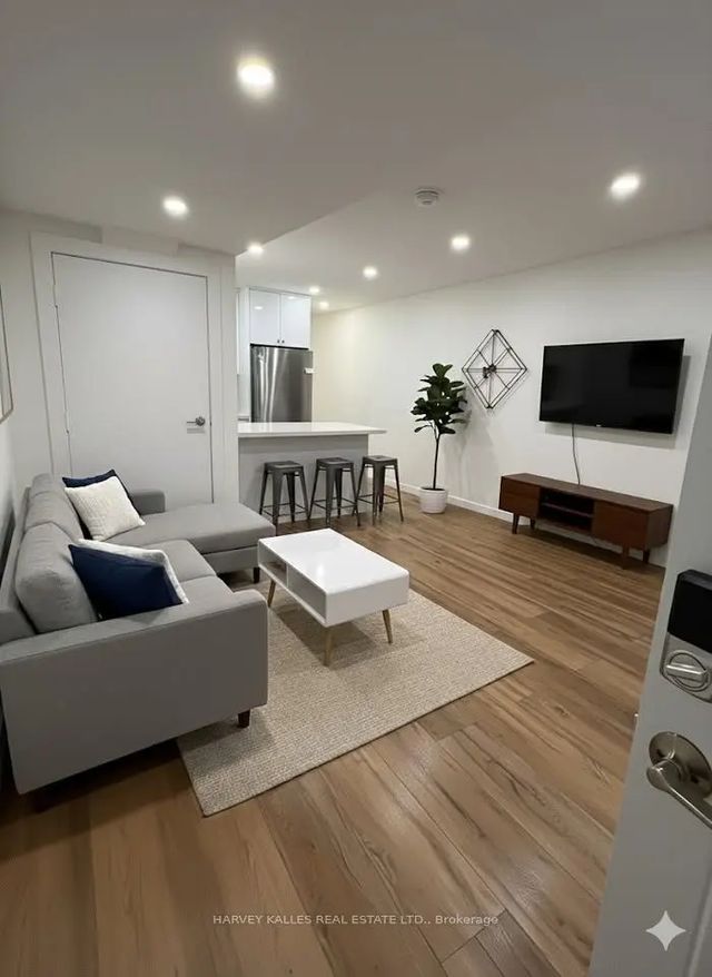 557 Crawford Street Lower, Toronto C01
