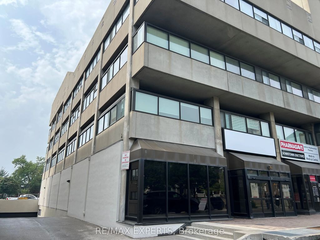 720 Spadina Avenue 300, Toronto C01