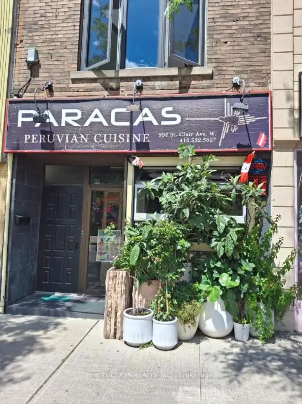992 St Clair Avenue W, Toronto C03