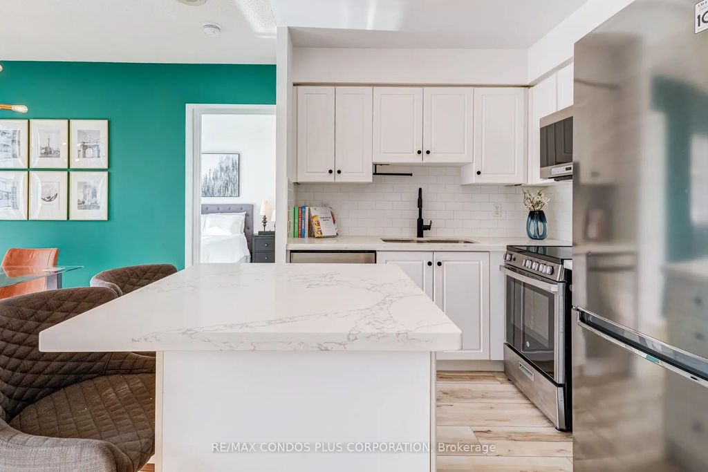 43 Eglinton Avenue E 1901, Toronto C10