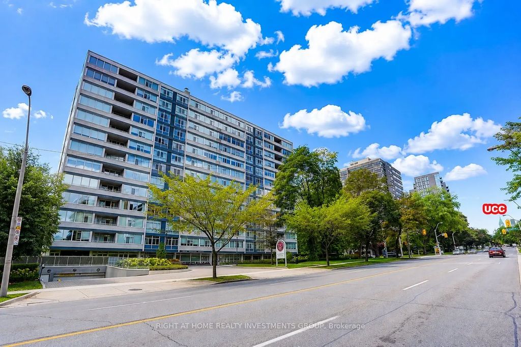 500 Avenue Road 102, Toronto C02