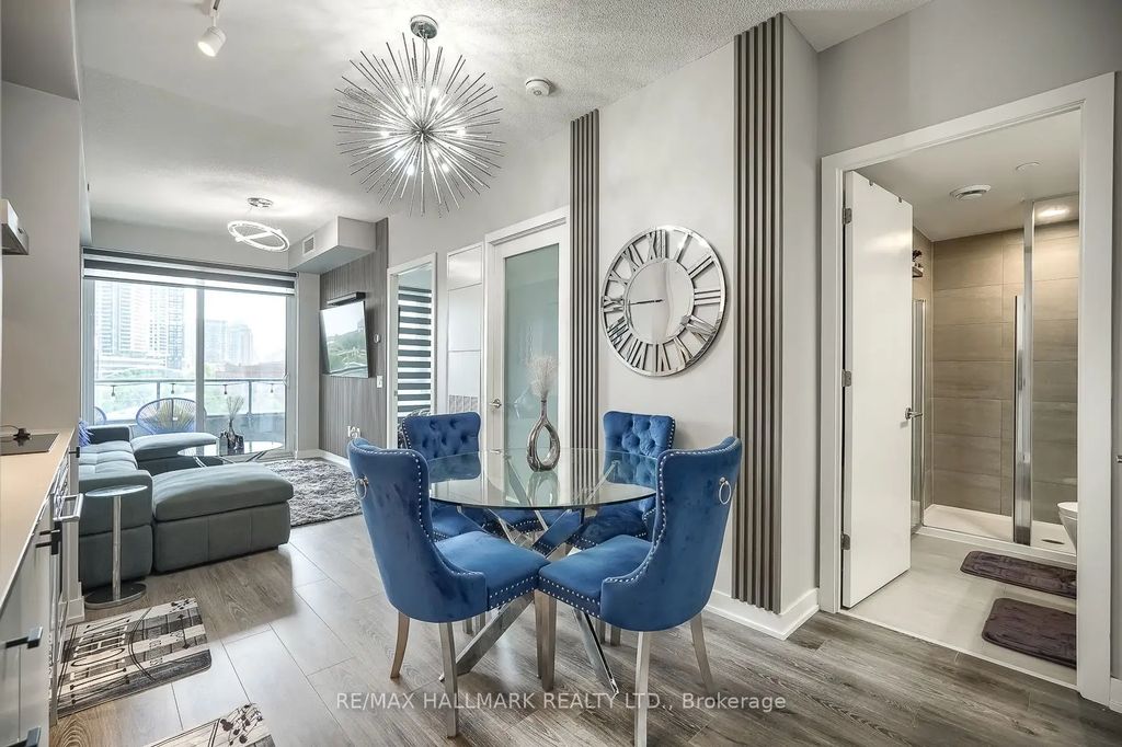 9 Tecumseth Street 421, Toronto C01