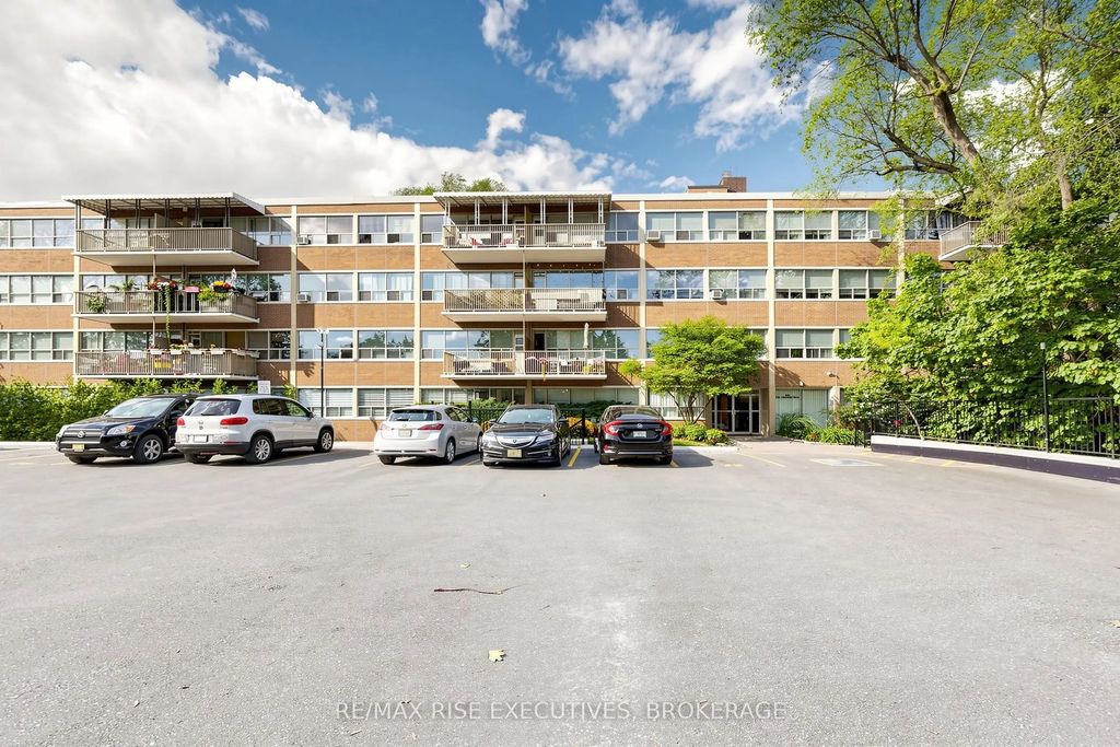 160 The Donway N/a W 304, Toronto C13