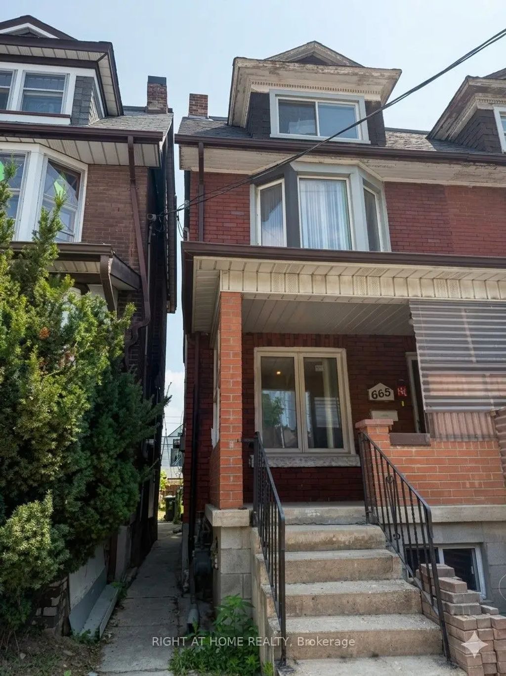 665 Ossington Avenue, Toronto C01