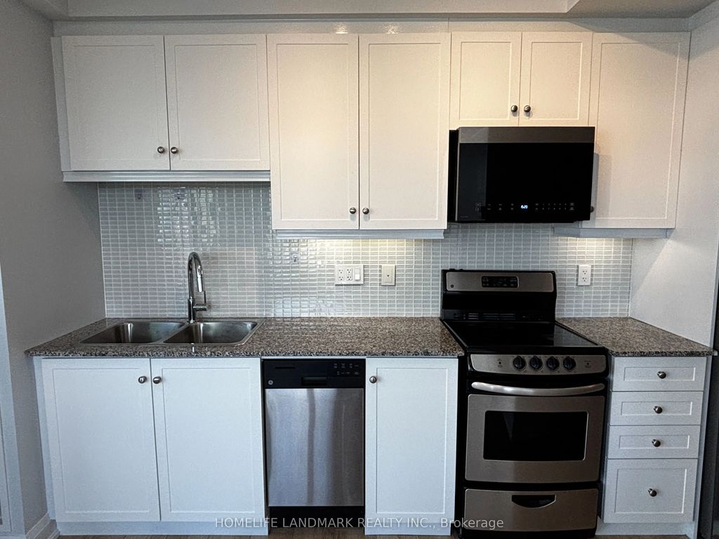 68 Canterbury Placeway 1809, Toronto C07