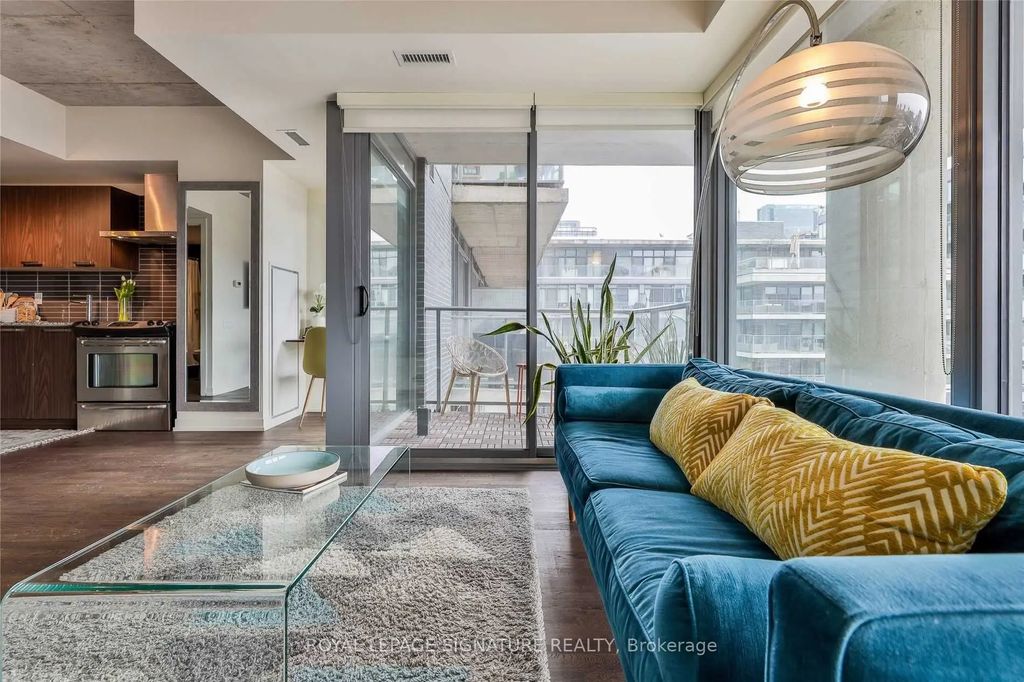 95 Bathurst Street 819, Toronto C01