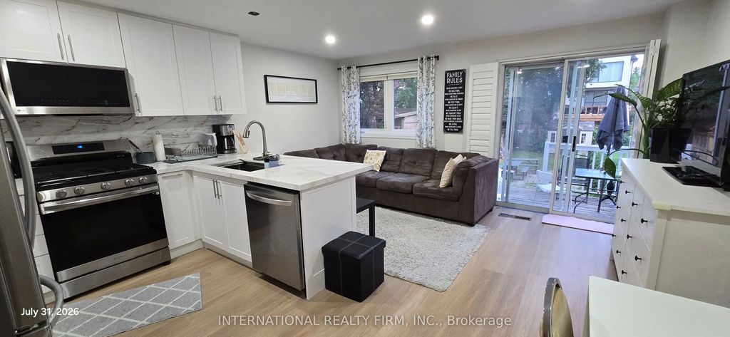 261 Soudan Avenue Main, Toronto C10
