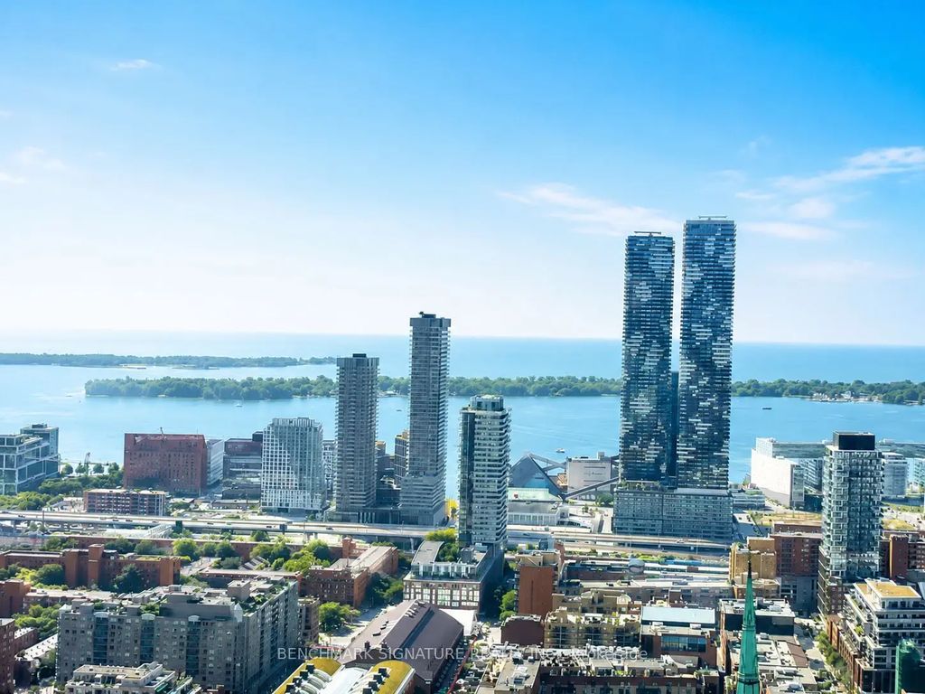 88 Queen Street E 5209, Toronto C08