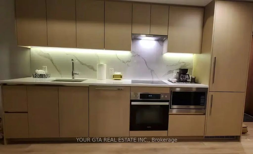 3 Concord Cityplace Way 526, Toronto C01