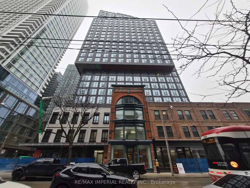 100 Queen Street S 2606, Toronto C08