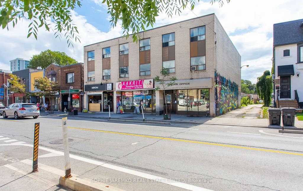 1071a Bloor Street W 3, Toronto C01