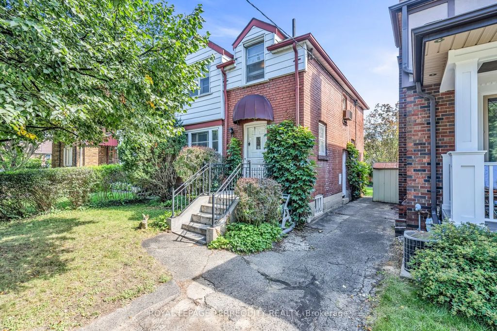 391 Sutherland Drive, Toronto C11