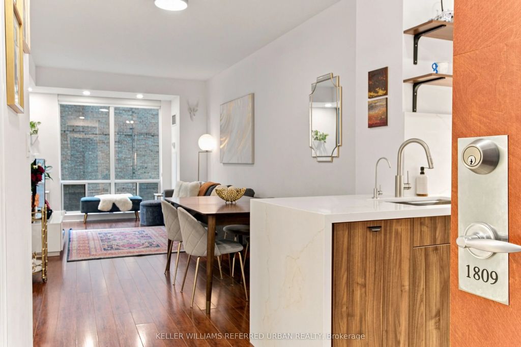 300 Bloor Street E 1809, Toronto C09
