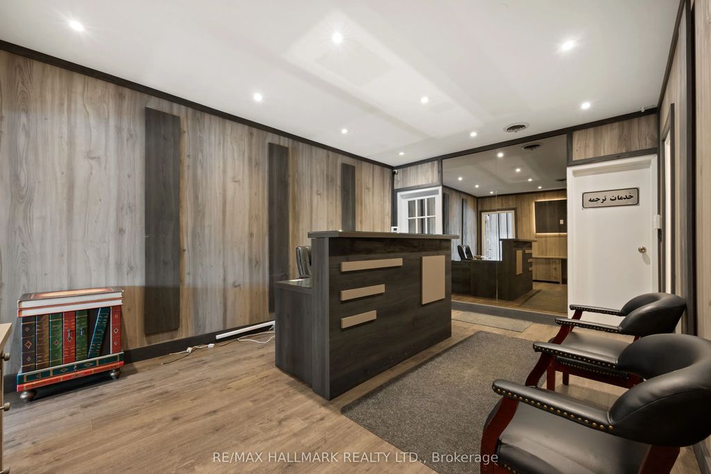 6101a Yonge Street 2nd Floor, Toronto C14