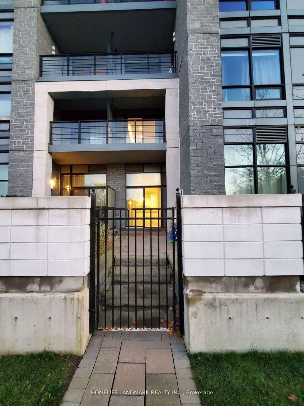 21 Clairtrell Road 116, Toronto C14