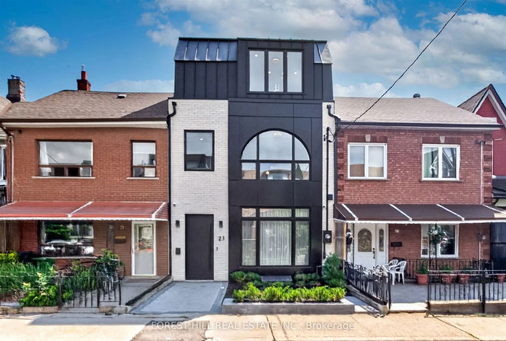 21 Foxley Street, Toronto C01