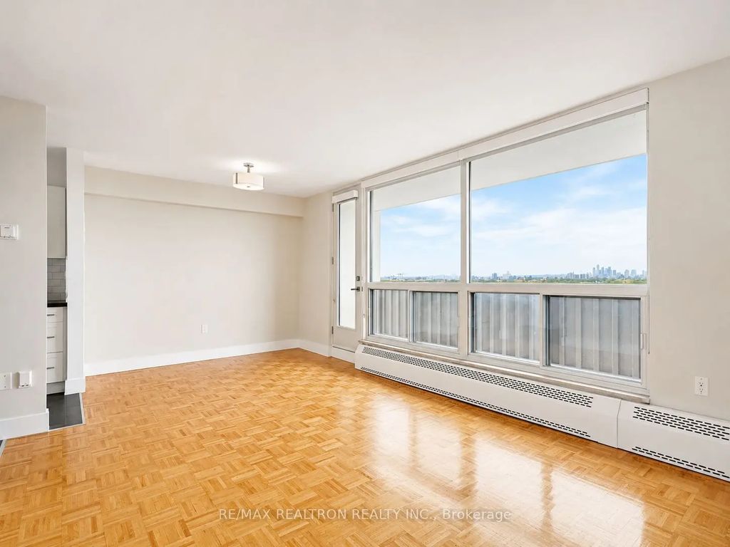 666 Spadina Avenue 615, Toronto C01