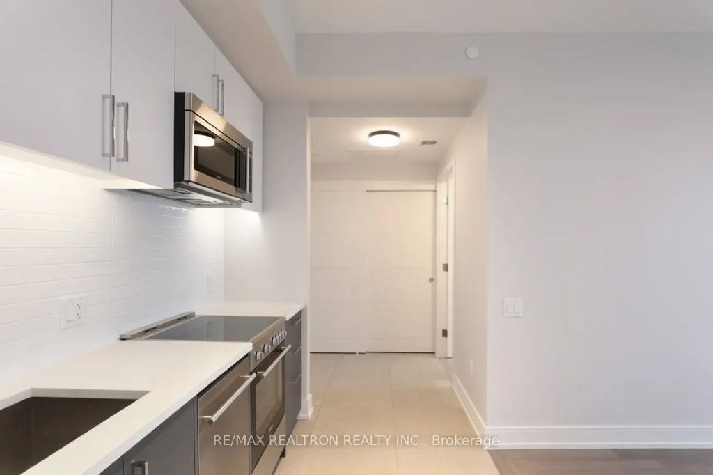 2525 Bathurst Street 410, Toronto C04
