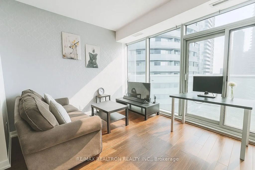 12 York Street 3301, Toronto C01