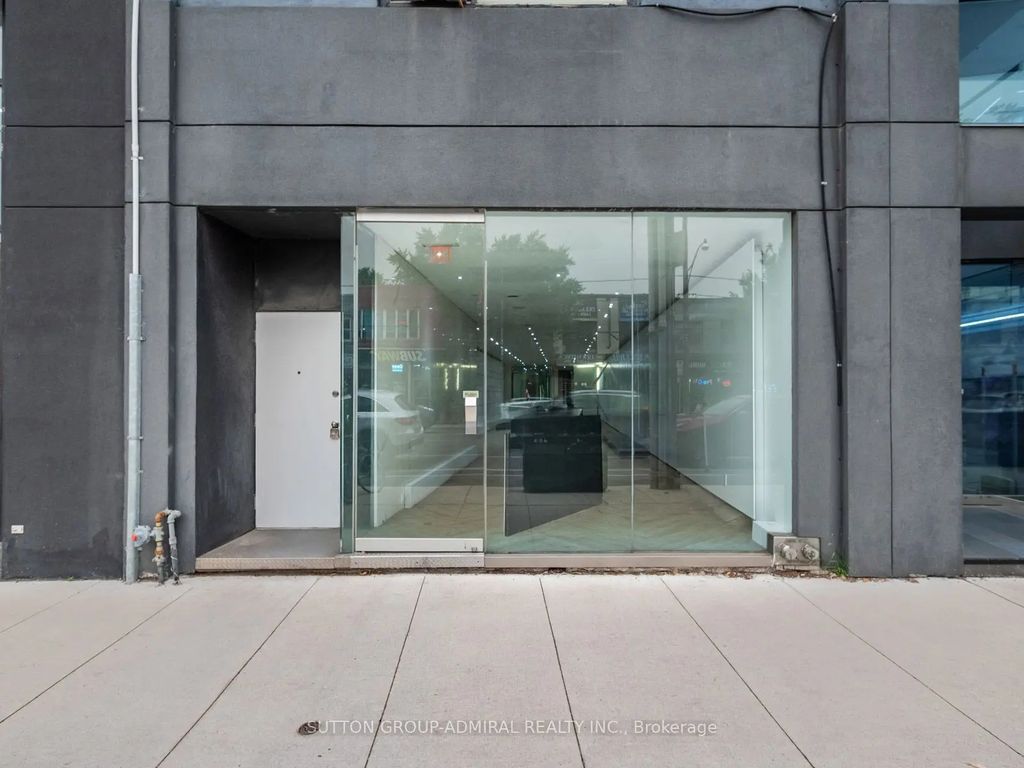 392 Eglinton Avenue W Main, Toronto C04