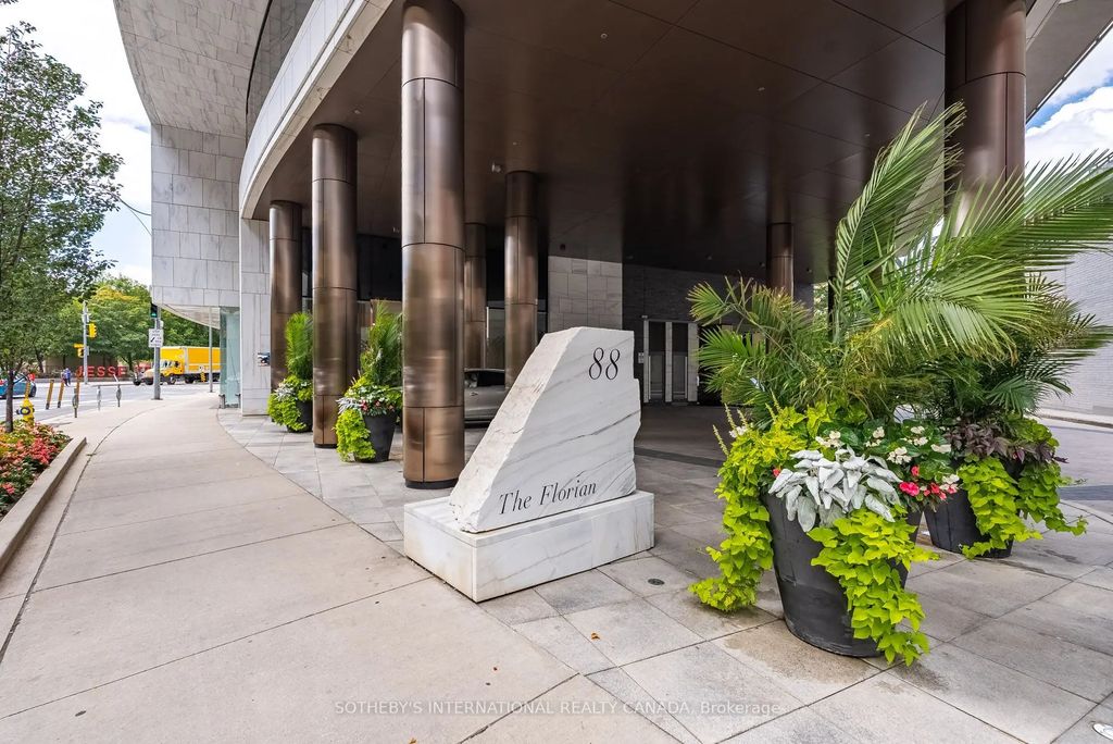 88 Davenport Road 804, Toronto C02