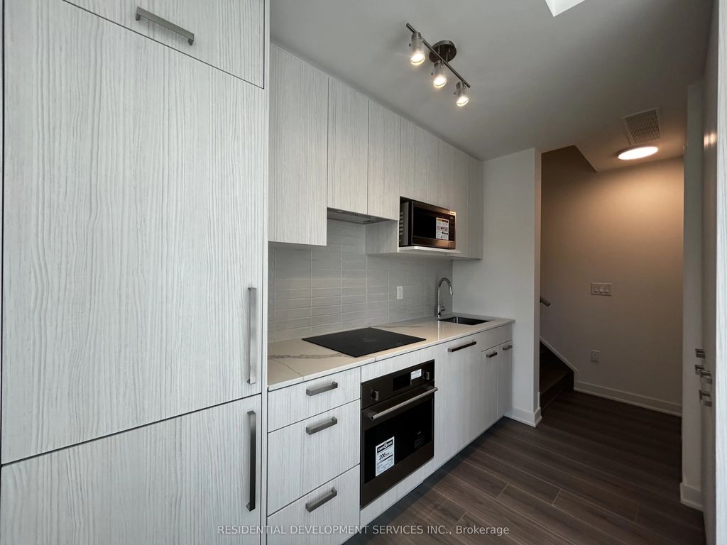 69 Curlew Drive 124, Toronto C13