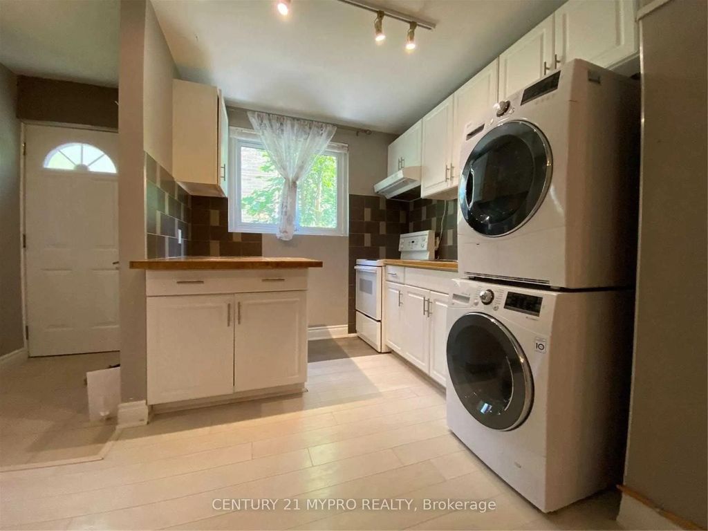 16 North Hills Terrace Lower, Toronto C13
