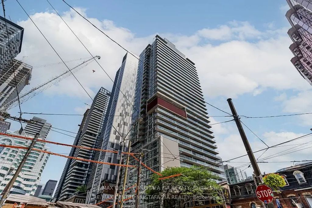 375 King Street W 1910, Toronto C01