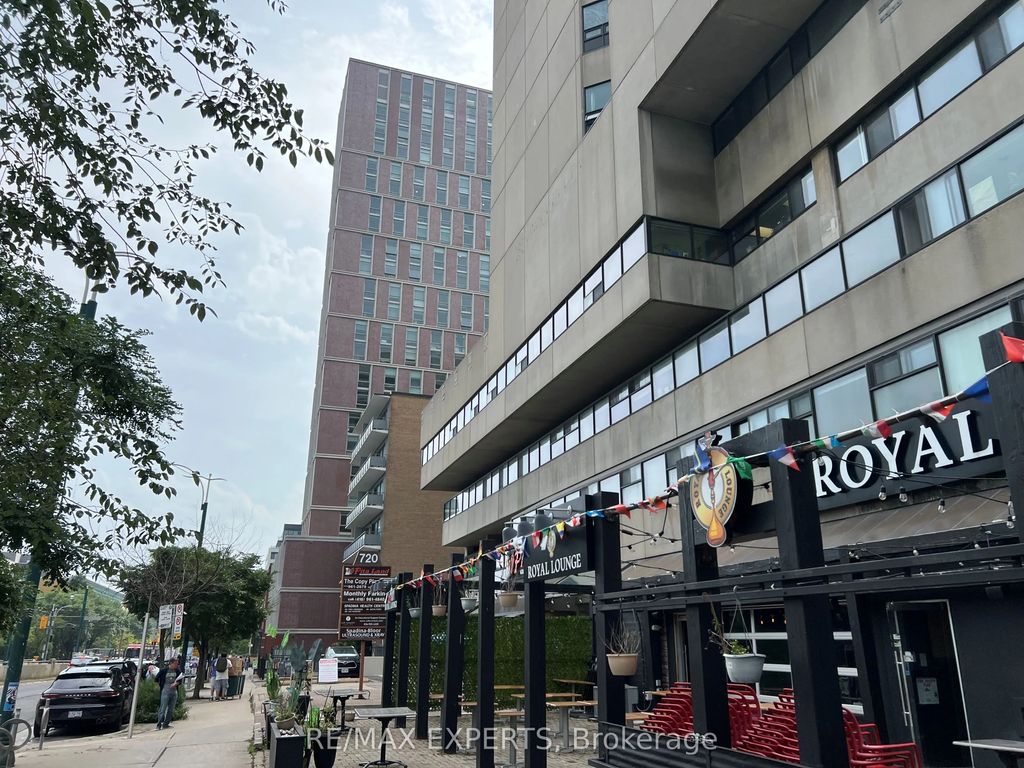 720 Spadina Avenue 407, Toronto C01