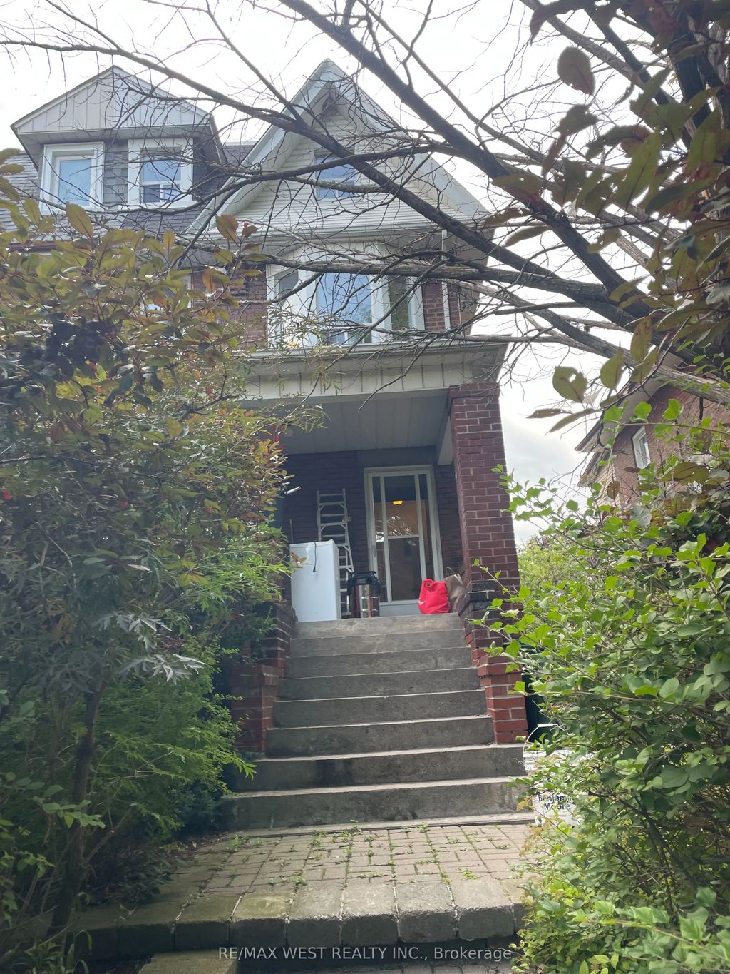 734 Manning Avenue 2nd Floor, Toronto C02