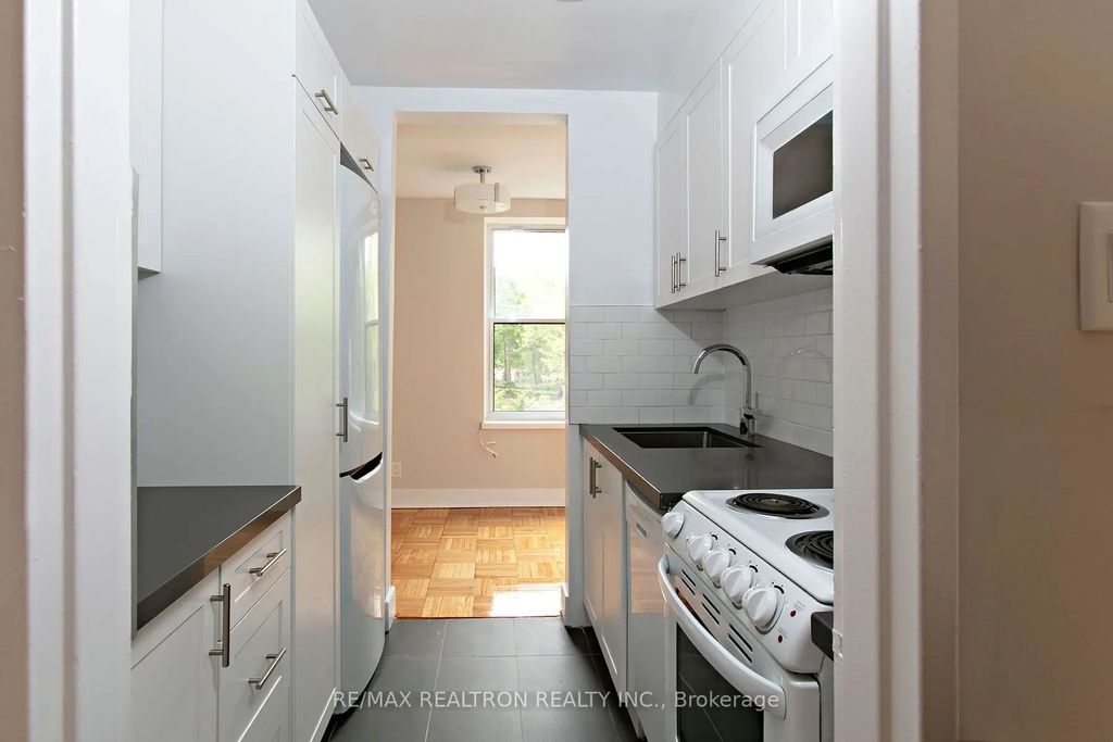 1545 Bathurst Street 109, Toronto C03