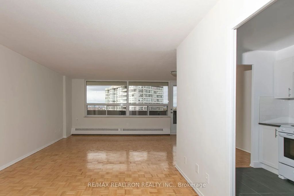 6200 Bathurst Street 1110, Toronto C07