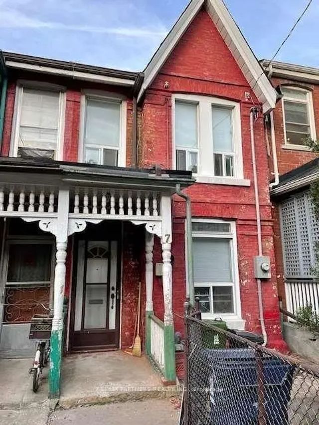 7 Henry Street, Toronto C01