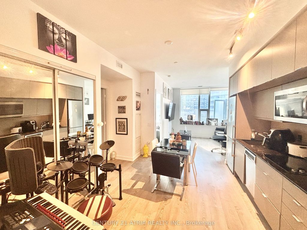 10 York Street 802, Toronto C01