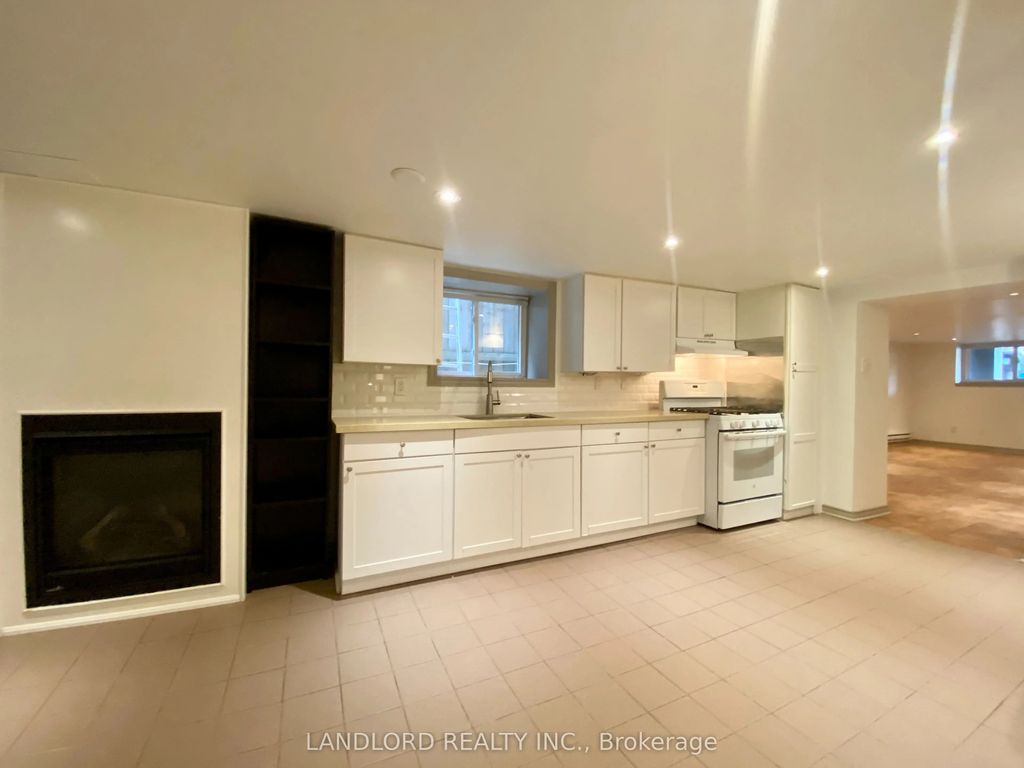 209 Madison Avenue 5, Toronto C02
