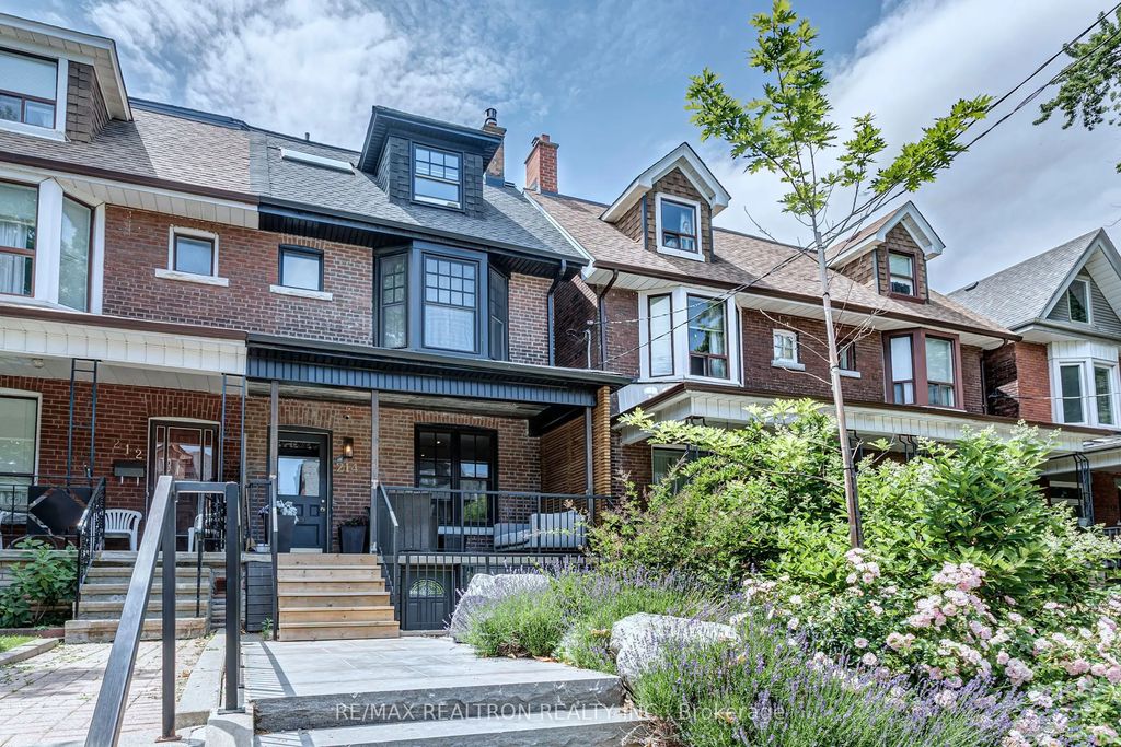214 Grace Street, Toronto C01